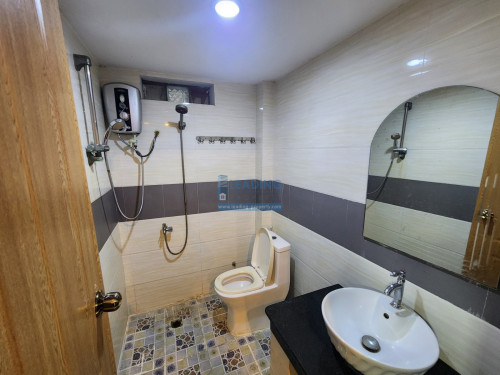 N766 | Elevator Western Apartment 1 Bedroom in Daun Penh For Rent Free Wifi