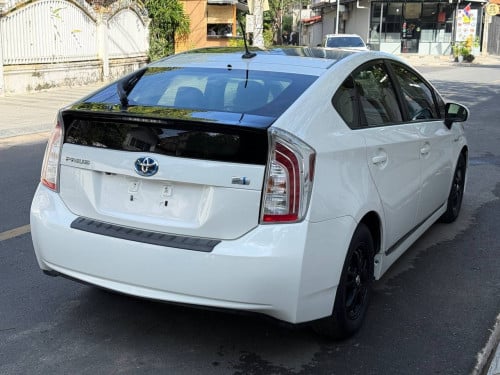Prius 2012 deluxe solar