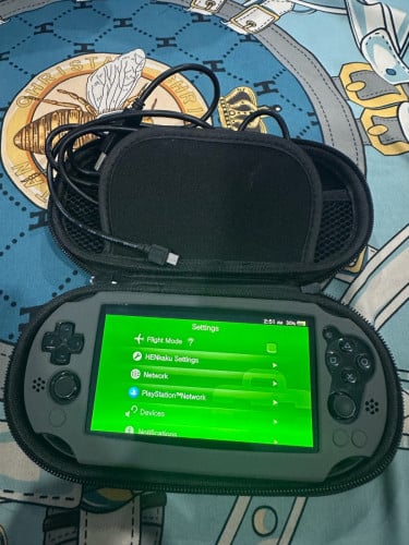 PSvita 128G full jailbreak ដំណើរការទាំងអស់ គ្រាន់រ៉ែ speaker free Case box and charger