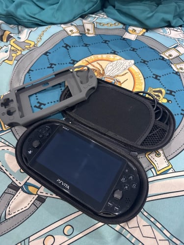 PSvita 128G full jailbreak ដំណើរការទាំងអស់ គ្រាន់រ៉ែ speaker free Case box and charger