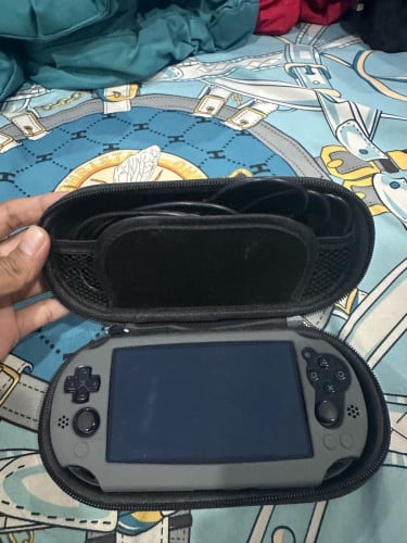 PSvita 128G full jailbreak ដំណើរការទាំងអស់ គ្រាន់រ៉ែ speaker free Case box and charger