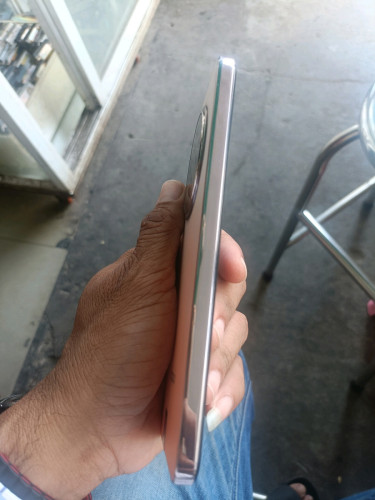 Reno 12F(ក្រុមហ៊ុន)