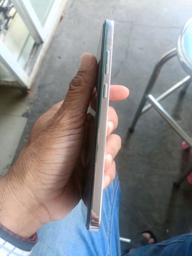 Reno 12F(ក្រុមហ៊ុន)