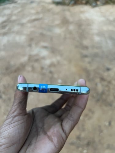 S10 plus លក់ប្រញាប់លុយ ទើបទិញអត់ដែរបានប្រើ