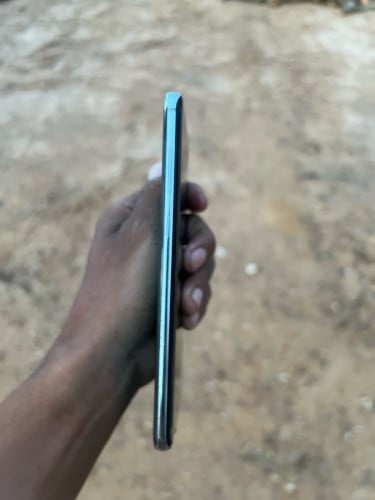 S10 plus លក់ប្រញាប់លុយ ទើបទិញអត់ដែរបានប្រើ
