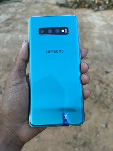 S10 plus លក់ប្រញាប់លុយ ទើបទិញអត់ដែរបានប្រើ