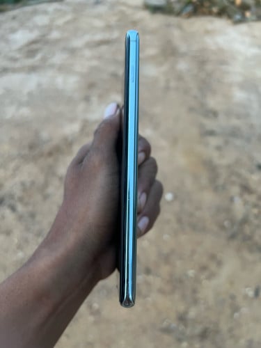 S10 plus លក់ប្រញាប់លុយ ទើបទិញអត់ដែរបានប្រើ