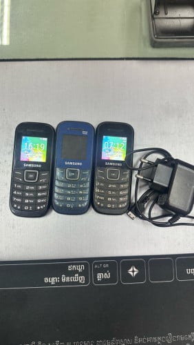 Samsung បុរាណរបស់កម្ររក ហ្សុីនសំណុំ មានពិល វិទ្យុ