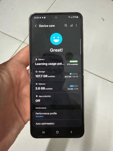 Samsung Flip 4 Company