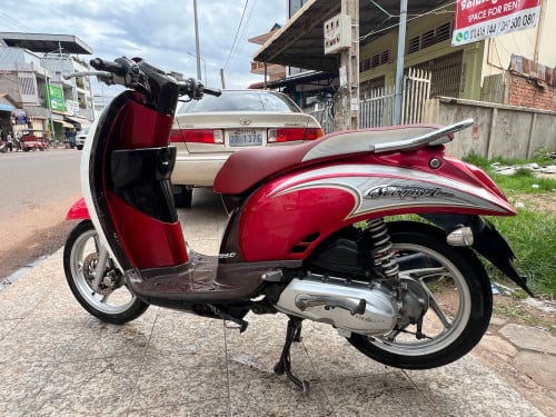 Scoopy 012