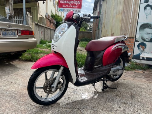 Scoopy 012