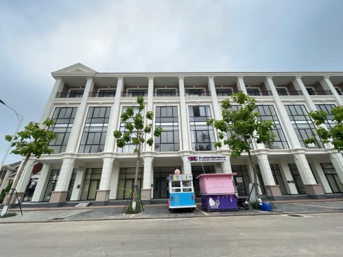 Shophouse for rent borey peng huoth 50m