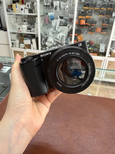 Sony ZVE10 + kit 16-50mm used