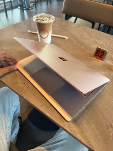 Surface laptop 4 core i7-11th 99%