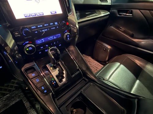 Toyota Alphard Auto3