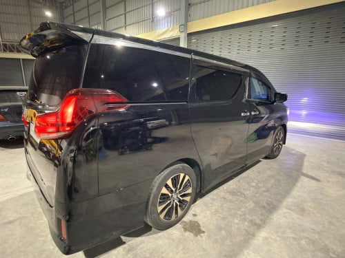 Toyota Alphard Auto3