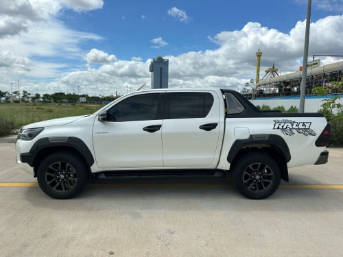 Toyota Hilux Revo rally 022