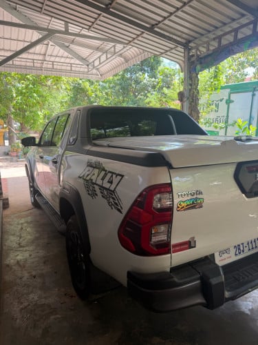 Toyota hilux revo rally