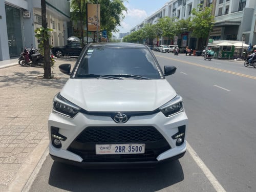 Toyota Raize year 2022 Full option ដំបូលខ្នៅ