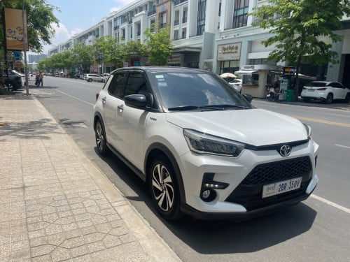 Toyota Raize year 2022 Full option ដំបូលខ្នៅ