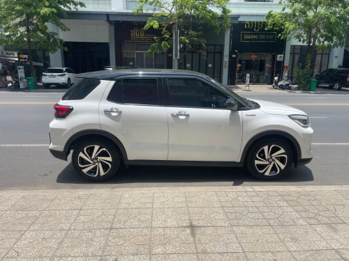 Toyota Raize year 2022 Full option ដំបូលខ្នៅ
