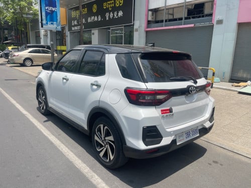 Toyota Raize year 2022 Full option ដំបូលខ្នៅ