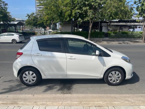 Vitz 2012 Full Option ឡានមូល 100%