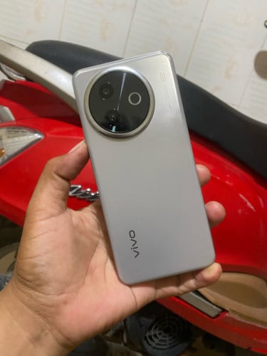 VIVO Y 300i sim2 / 12+12g /512g CH / zin / 98%/
