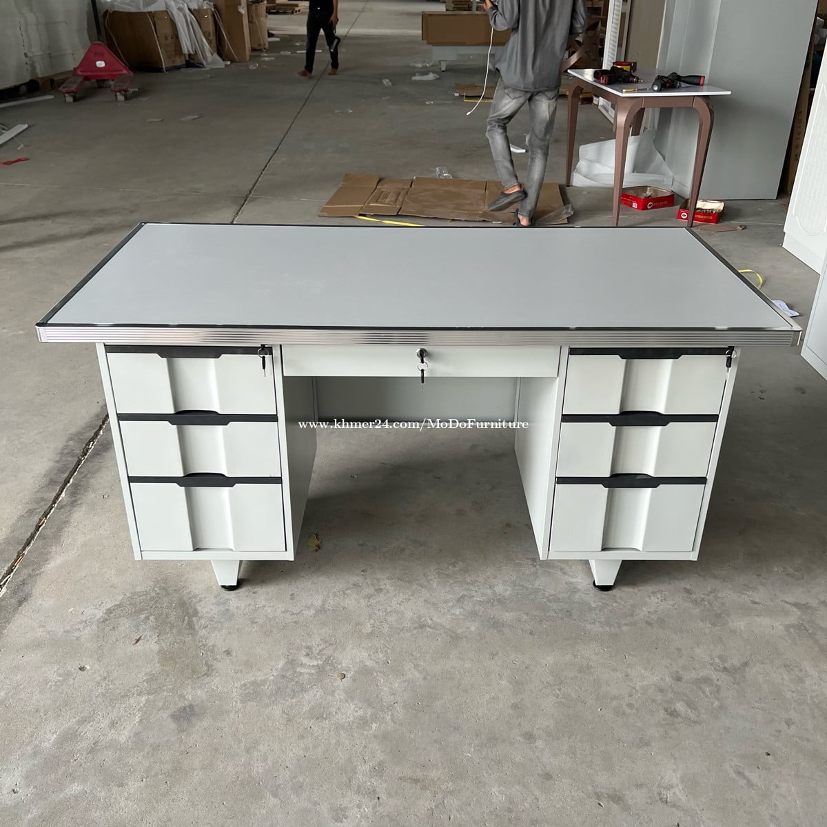 តុដែកកិះសងខាង 140 x 75 x 70cm