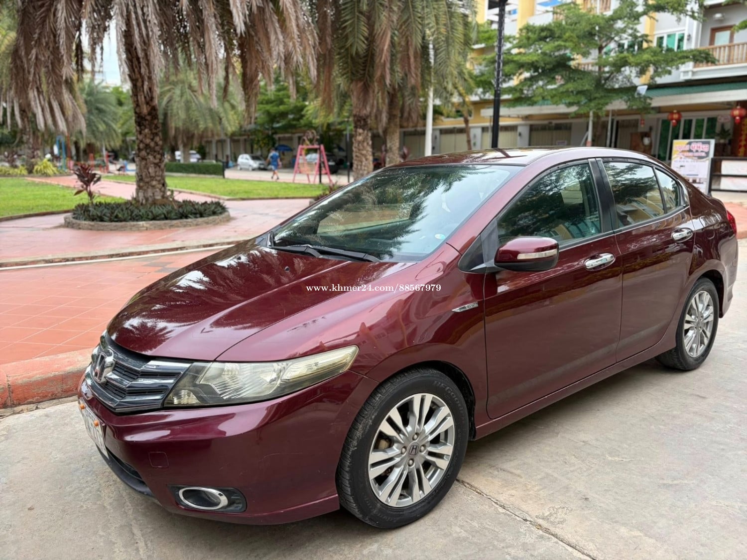 ឡានលក់ $8,500 (ចរចា)