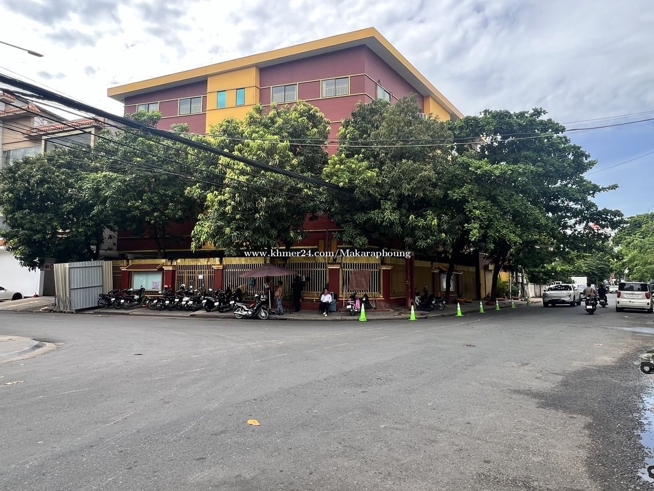 អគារកែងសម្រាប់ជួលនៅទួលគោក/ Corner Building for Rent at Toul Kork.