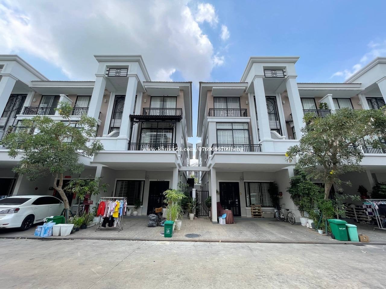 វីឡា LA ប៉េងហួតបឹងស្នោរលក់បន្ទាន់$166,000 ចរចា