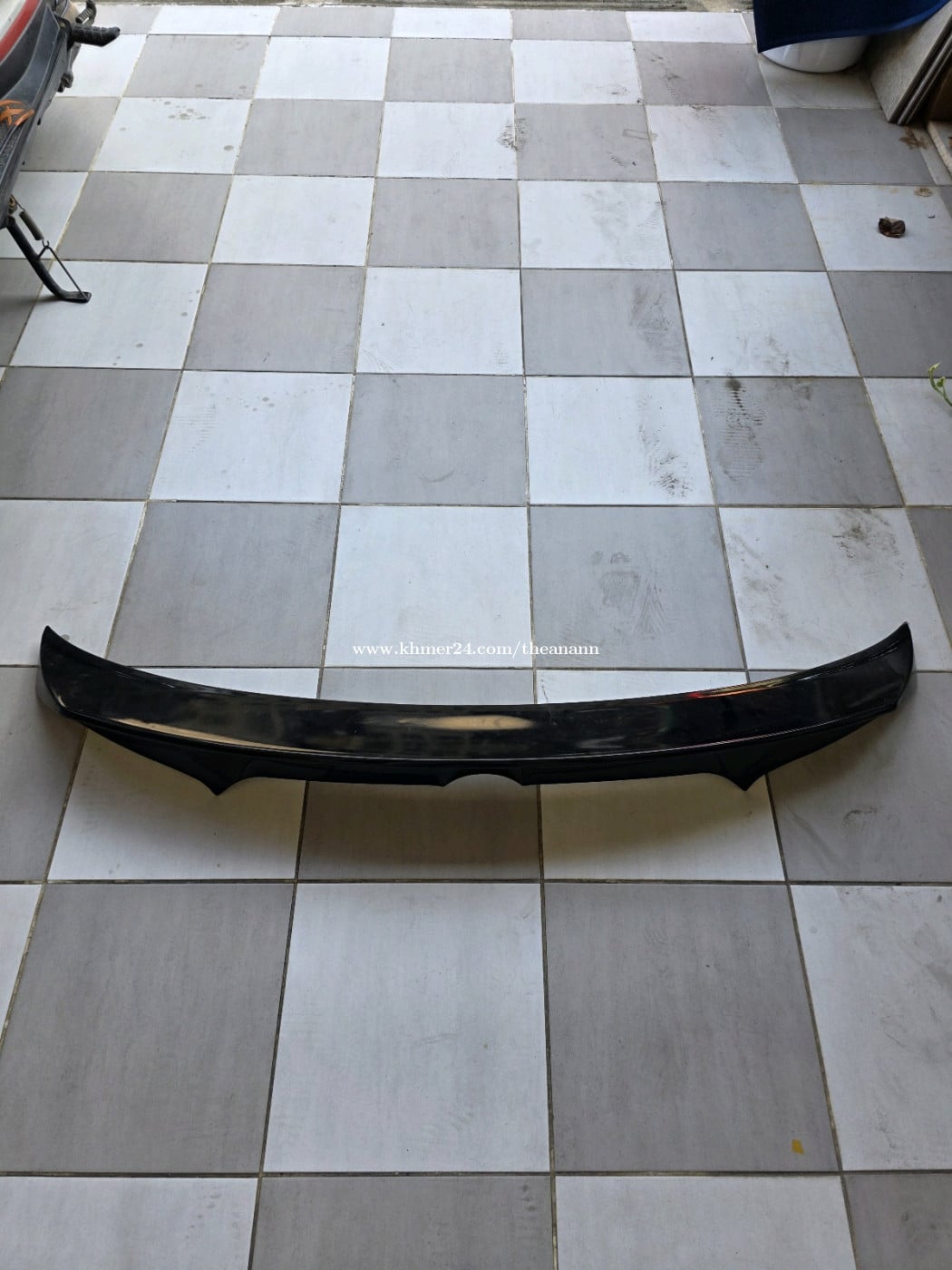 កន្ទុយត្រីលេង Nx200t ពណ៌ខ្មៅដោះចេញពីឡាន