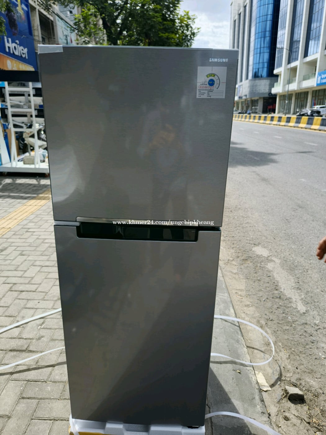 មានលក់ទូទឹកកក Samsung RT20 F កម្ពស់1ម4 ថែមជើង