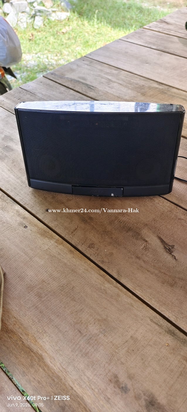 Bose sound dock portable ស្ទើរតួរ ខូចDocking តែចាក់តាម Audio-in បាន សម្លេងពិរោះខ្លាំង