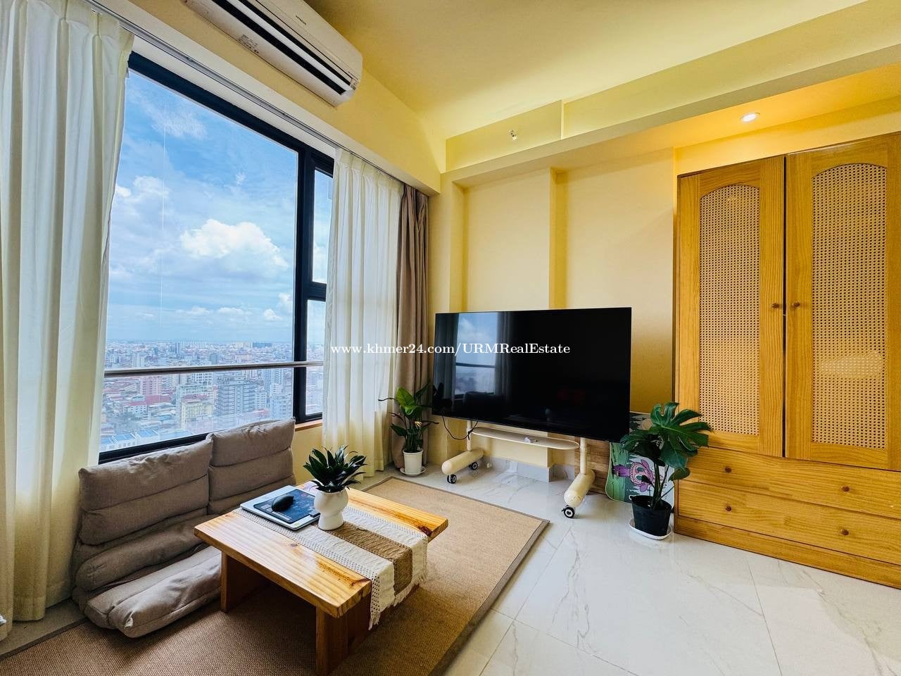 Cozy Studio Condo for RENT in BKK3 with Gym and Pool