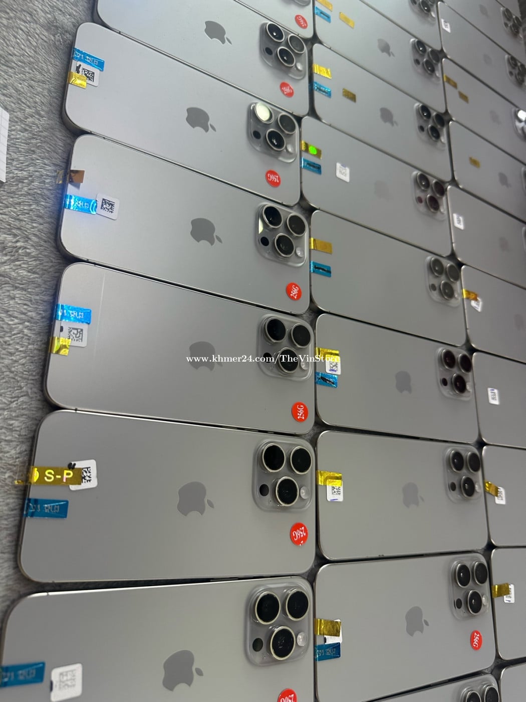 iPhone 15promax 256g LLA សំនុំហ្សីន 659$ 699$