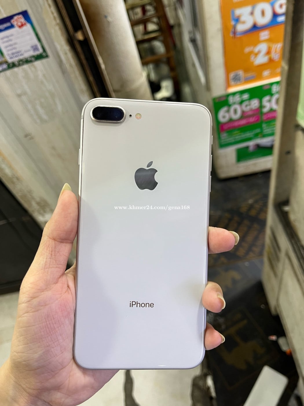 Iphone 8plus នៅអេក្រង់សុីន 40$