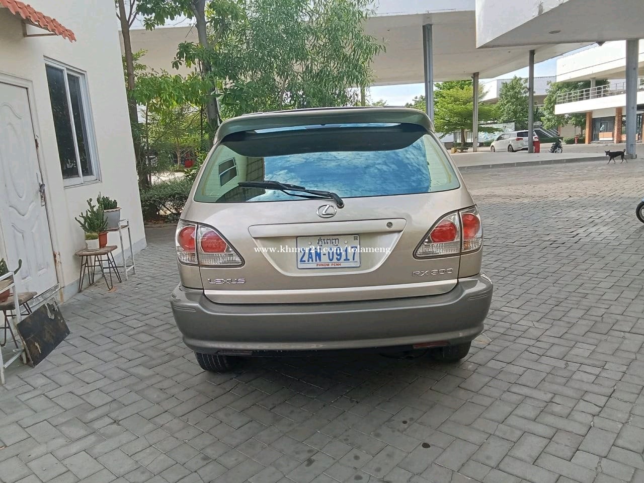 Lexus 300ឆ្នាំ2000ប៉ុង1លក់9600$ចរចារ