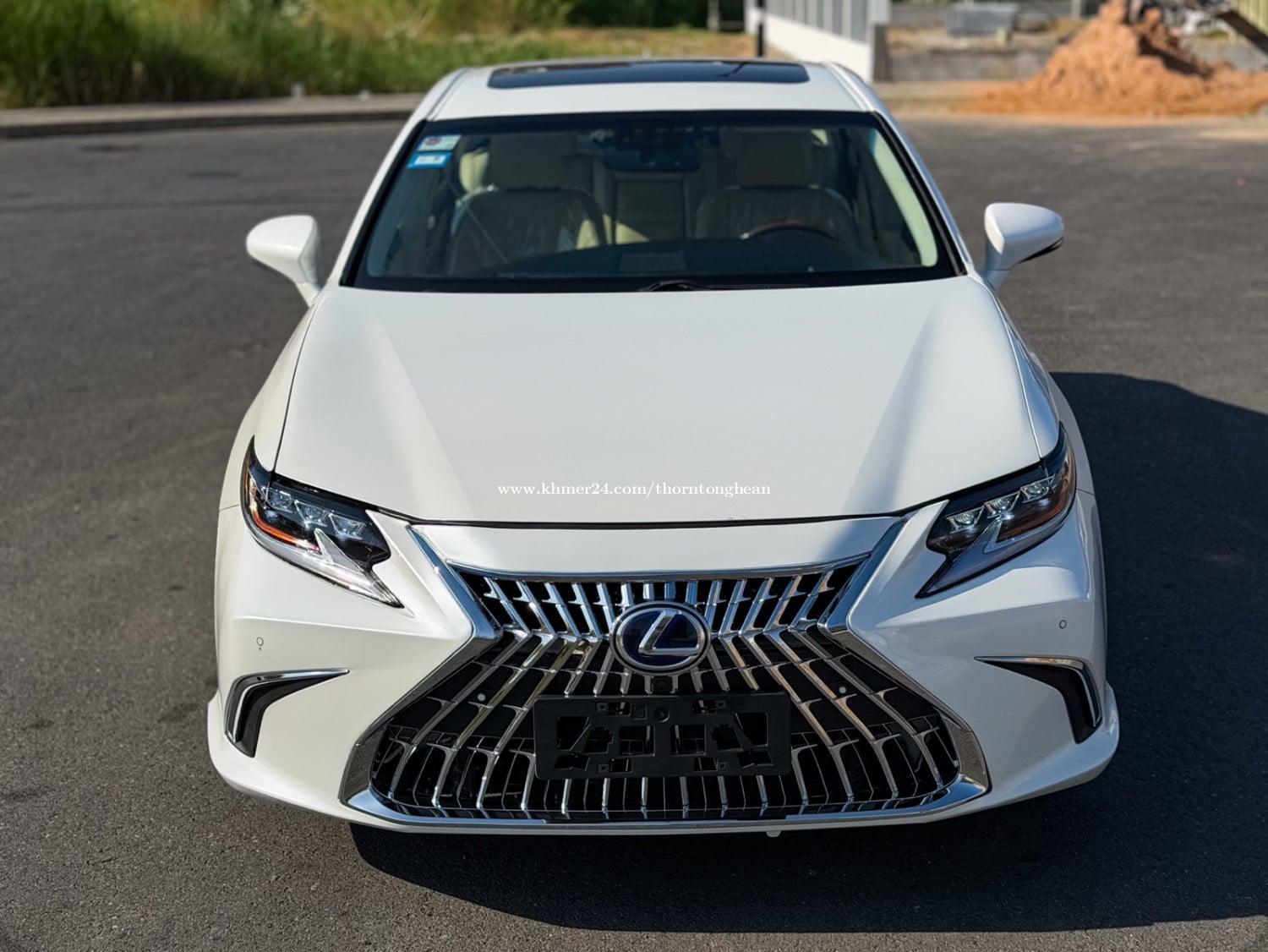 Lexus Es300h ឆ្នាំ 2013 Full-Option គ្រឿងក្នុងពណ៍លឿងឡានកាលី ក្រដាស់ពន្ធ