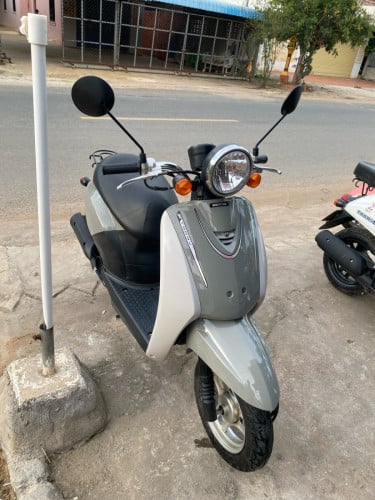 ម៉ូតូលក់ថ្មីស្អាតៗលក់ធូរៗ