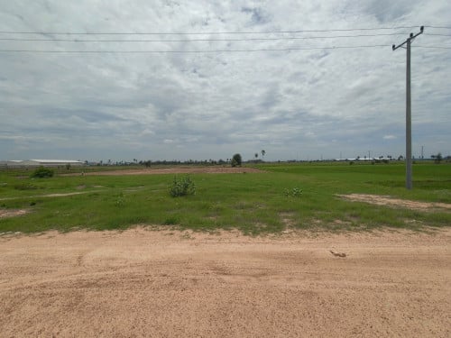 ដីលក់ធូរថ្លៃជាប់ប្រឡាយតាហិ បឹងធំ