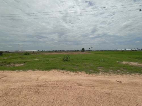 ដីលក់ធូរថ្លៃជាប់ប្រឡាយតាហិ បឹងធំ