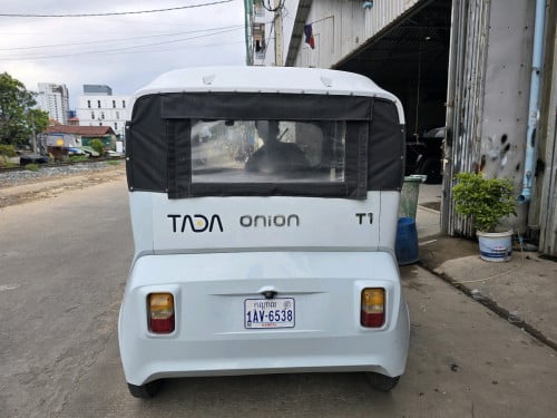 អត់បុកបាក់ក
