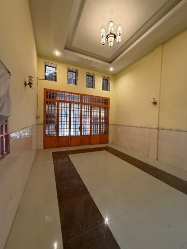 ផ្ទះល្វែងលក់ តំលៃក្រោមទីផ្សារ