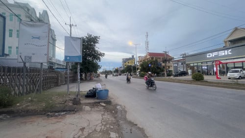 ដីឃ្លាំងសម្រាប់ជួល នៅផ្លូវហាណូយ (1019)ទល់មុខ សណ្ឋាគារ បាន បាន !