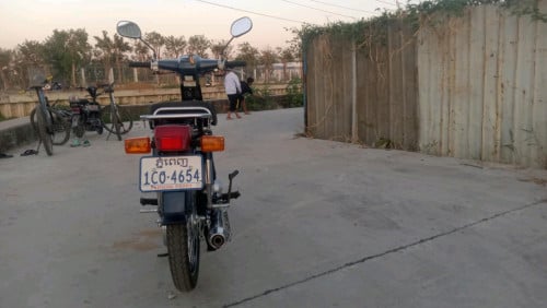 គុប 2002 ថ្មីស្អាត មិនទាន់ដោះ