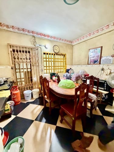 ផ្ទះអាជីវកម្មលក់បន្ទាន់នៅផ្លូវ2004