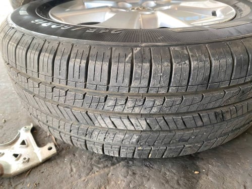 លក់យ៉ាន់សំបកកង់នៅថ្មី 215/60R16