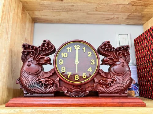 នាឡិកាលើតុឈើធ្នុងខ្នាត22*40cm